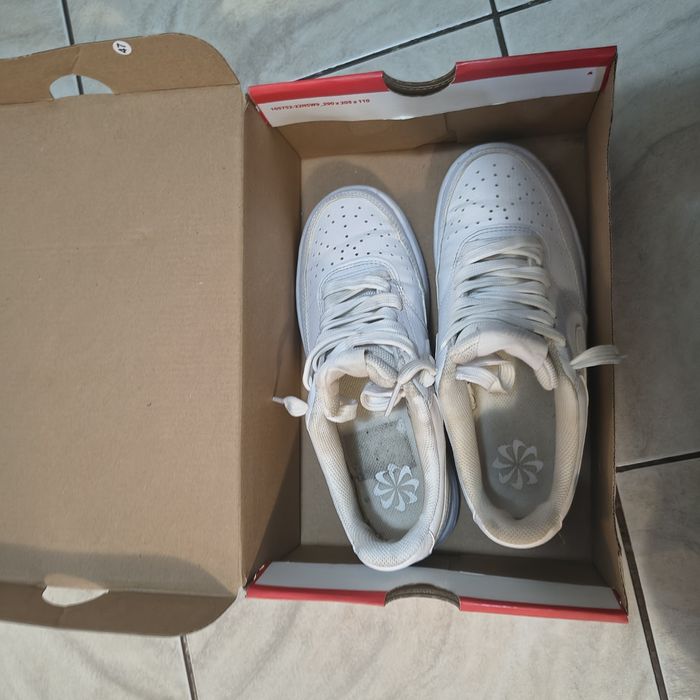 Adidași Nike foarte puțin purtati