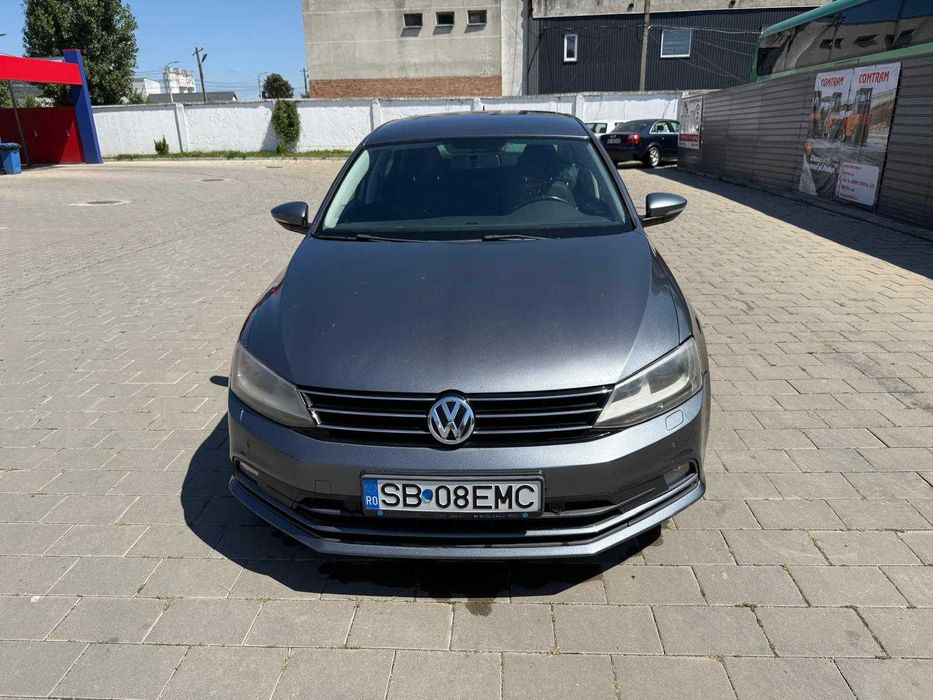 VOLKSWAGEN Jetta