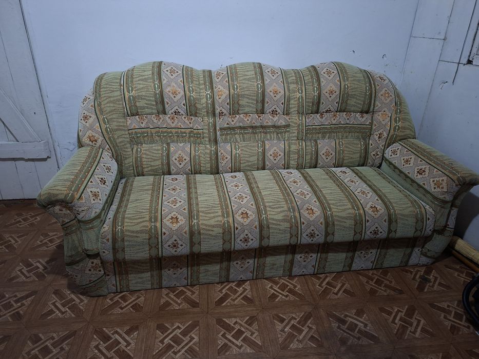 Продаётся диван и один кресло