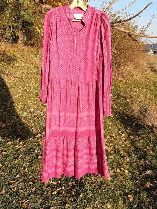 лека рокля в свеж цикламен цвят