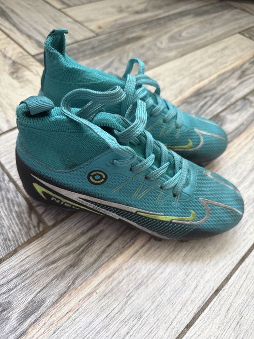 Кроссовки бутсы