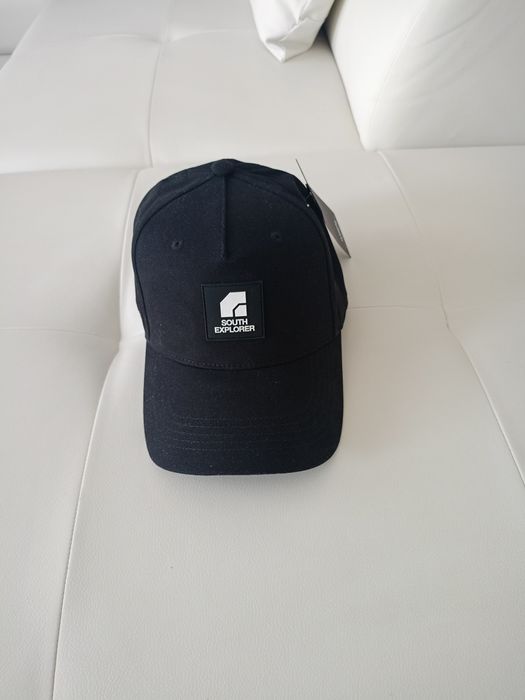 Vând șapcă sport fashion produs model deosebit produs de calitate.