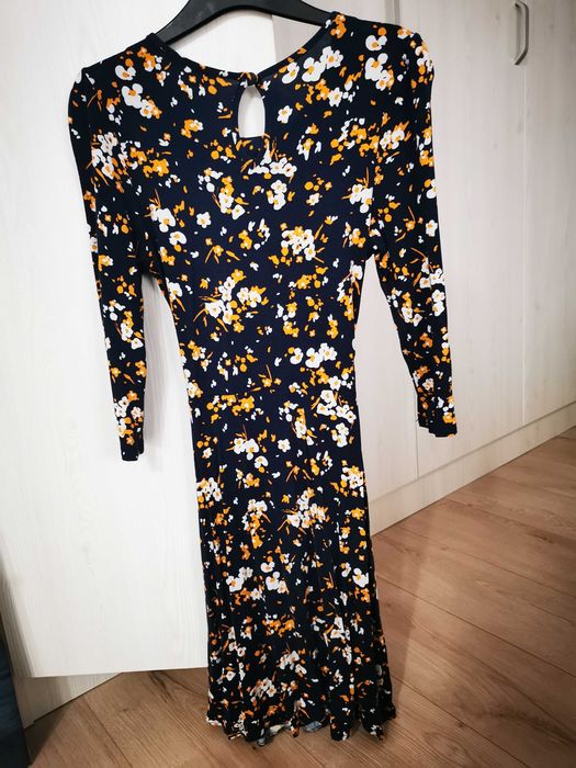 Rochie colorata cu cordon în talie și mânecă lunga