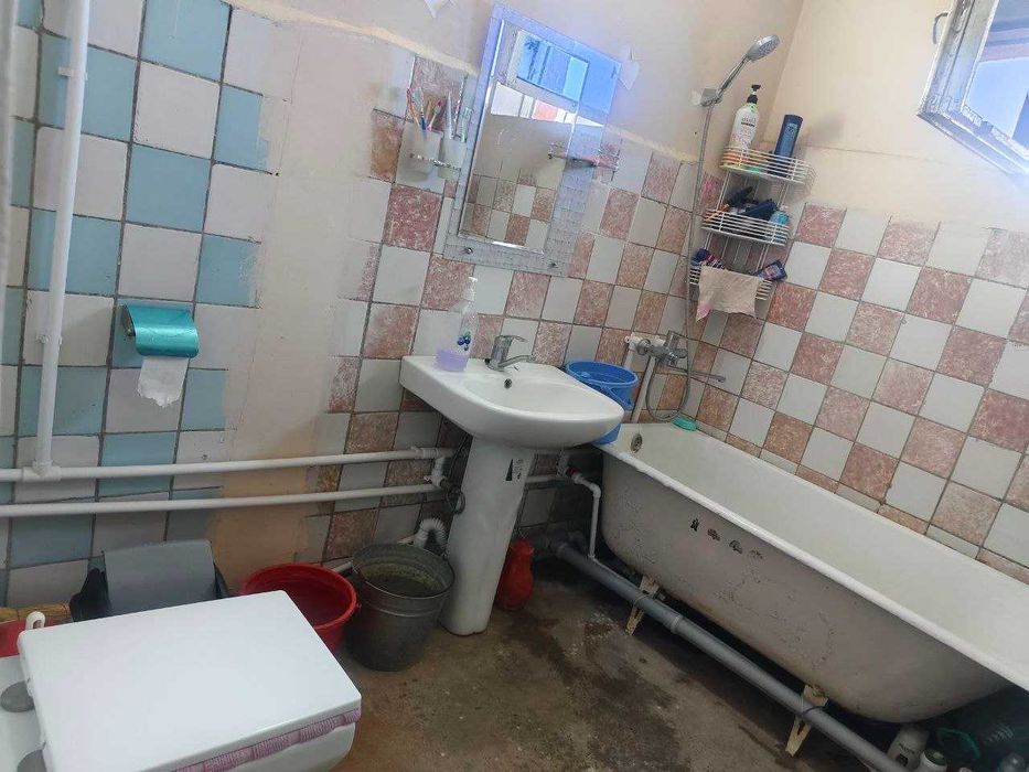 2 xonali Avroradan uy sotiladi g`ishtli dom