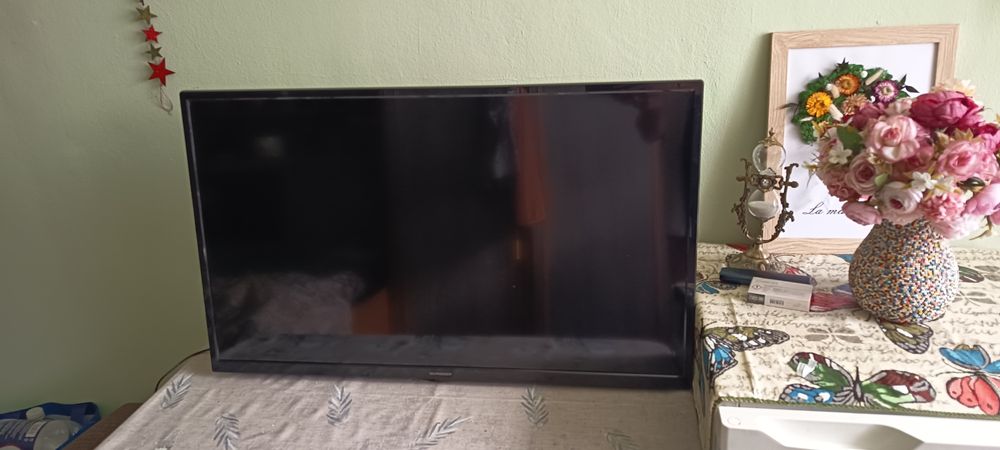 Vând plasma și aspirator ambele noi