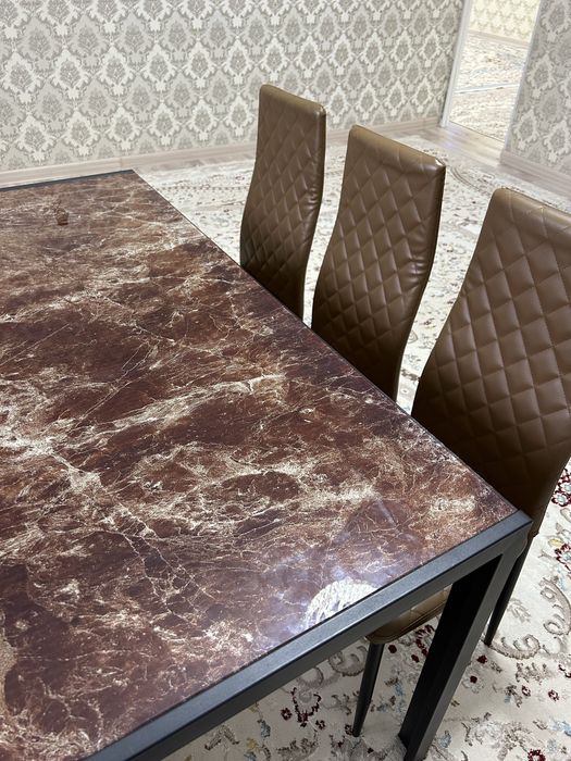 Продаётся кухонный стол