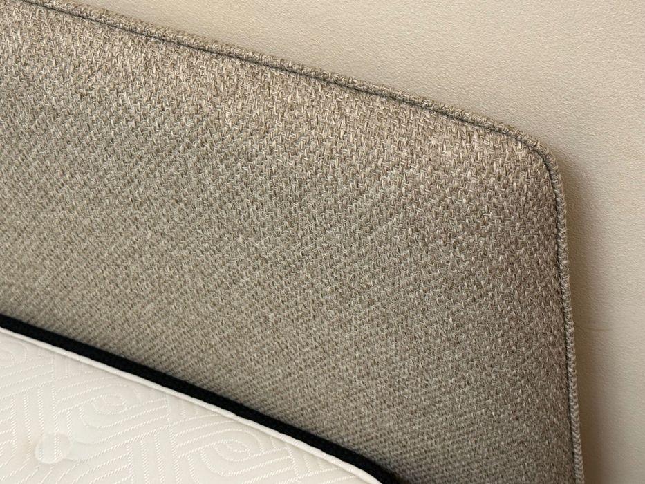 Двуспальная кровать с матрасом