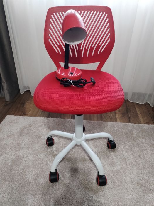 De vinzare scaun birou copil și veioza