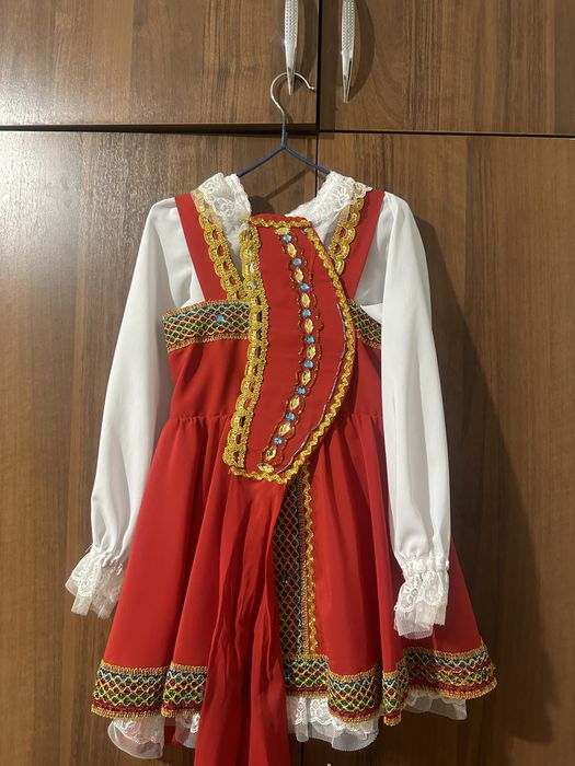 Продам платье с кокошником