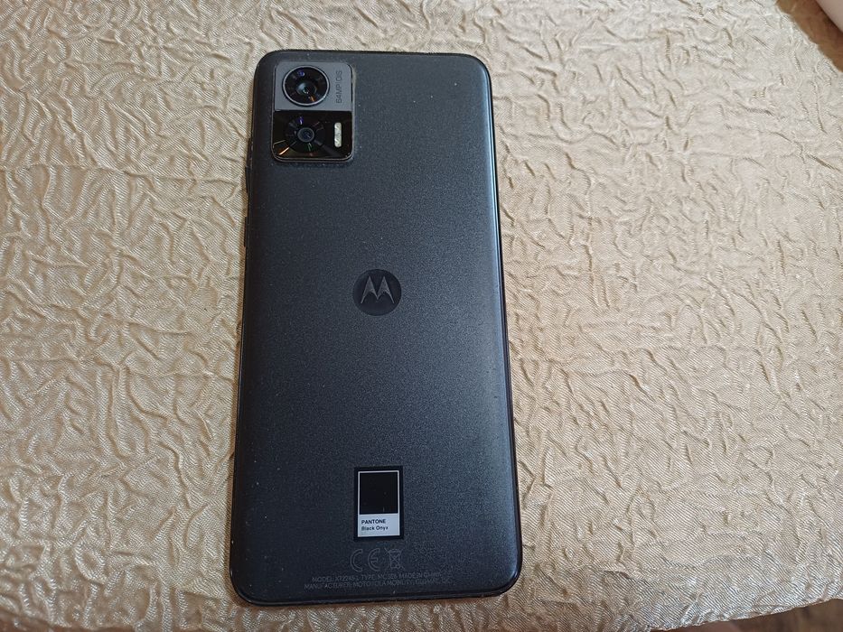 Продавам телефон.