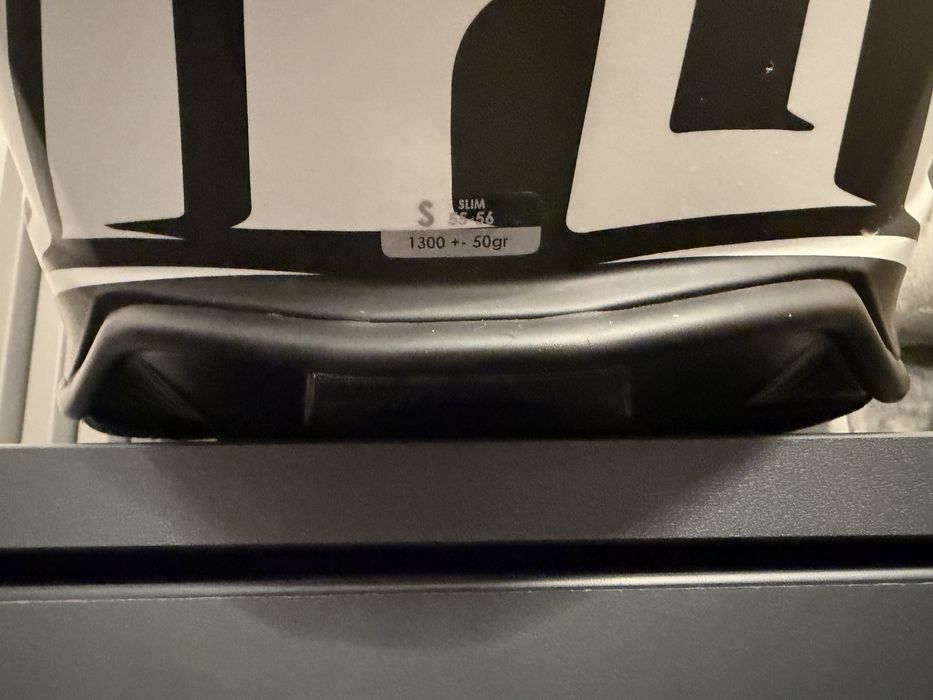 vand casca airoh marimea S