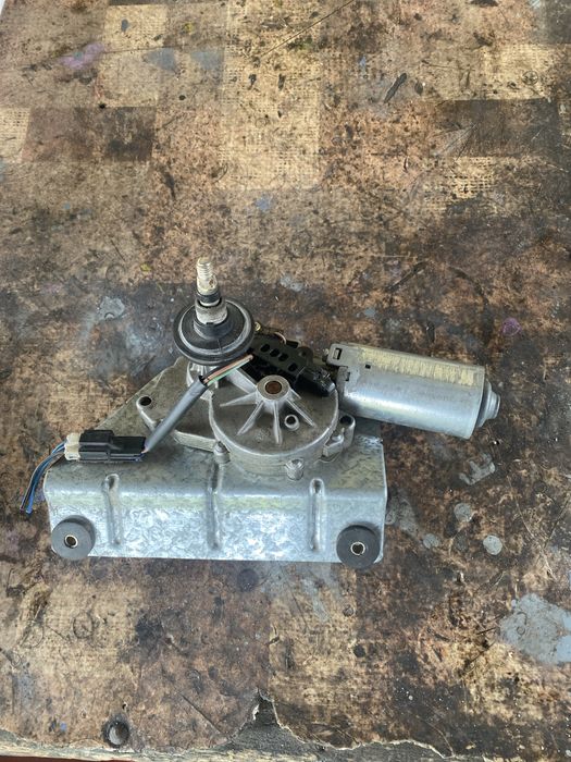 Моторче задна чистачка за мицубиши  спейс стар