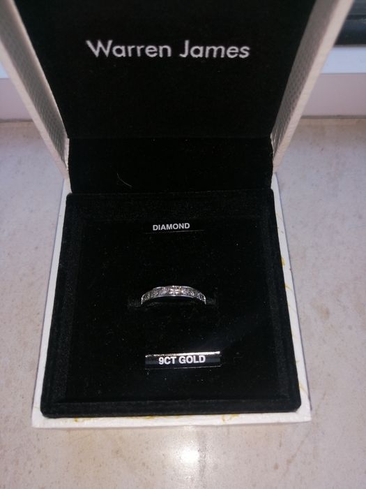 Златни пръстени с диаманти