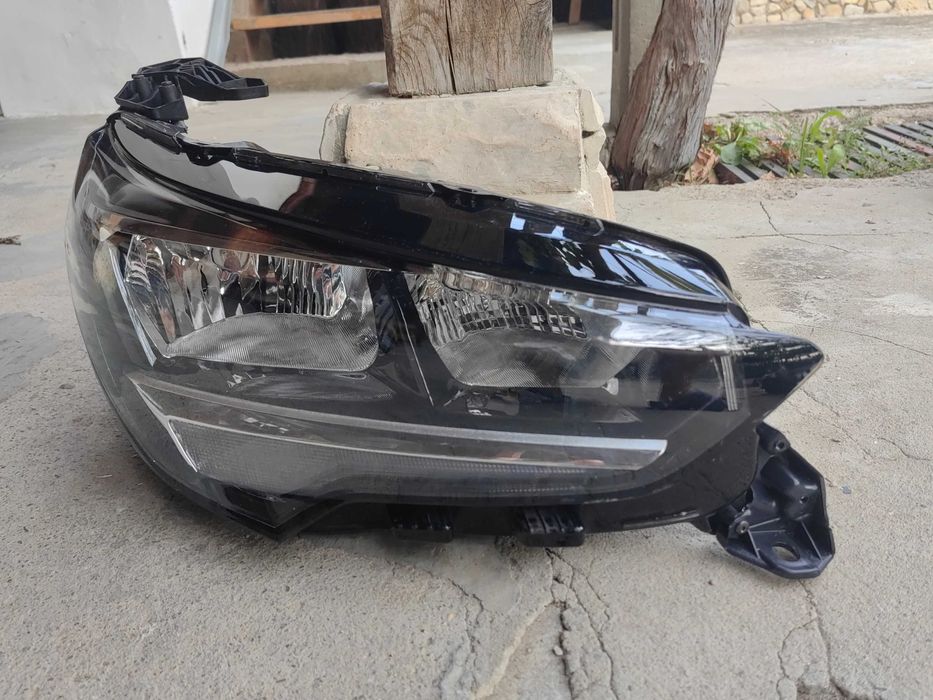 Фар Opel Corsa F десен / Фар Опел Корса Ф / Фар Corsa F Оригинален