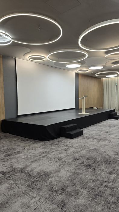 Dj-MC, scena, podium, ecran led, sonorizare, schela de lumini, glob