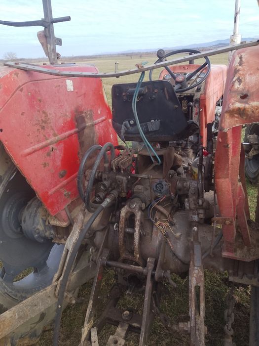 Vând tractor Massey Ferguson