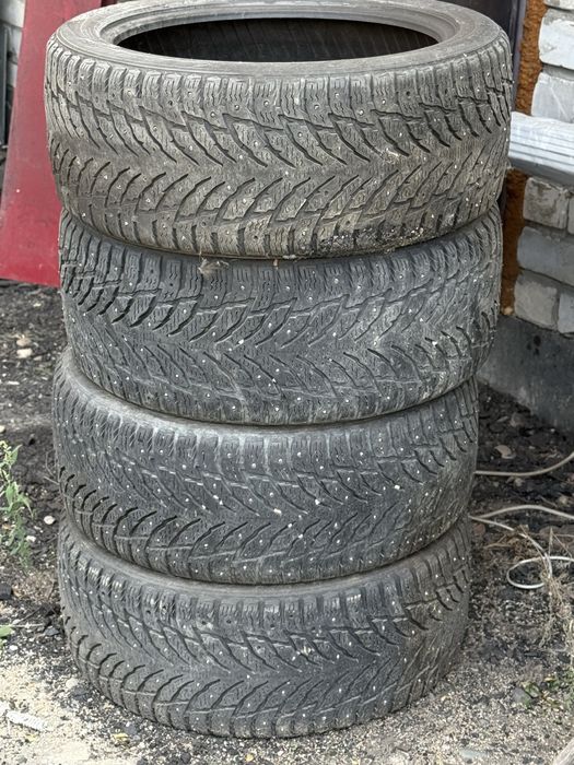 Продам зимние шины на camry 70