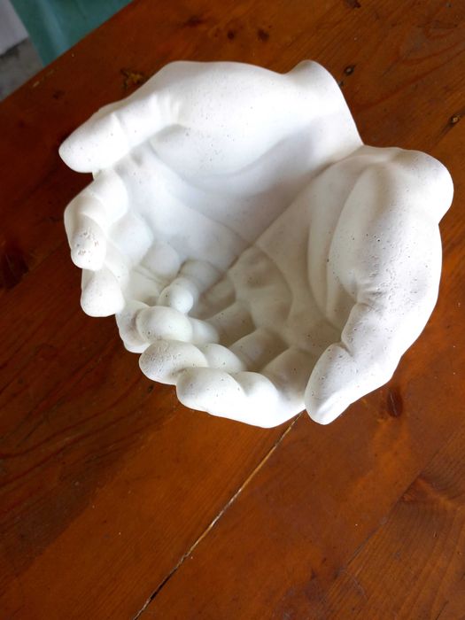 Бетонова фигурка-ръце