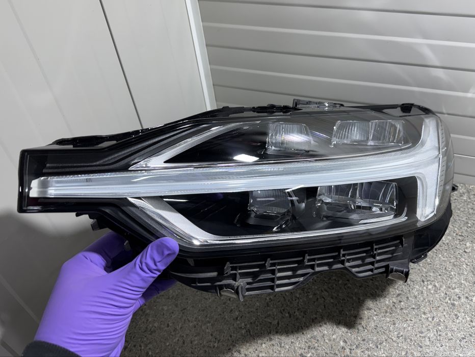 Far Volvo XC60 Full led