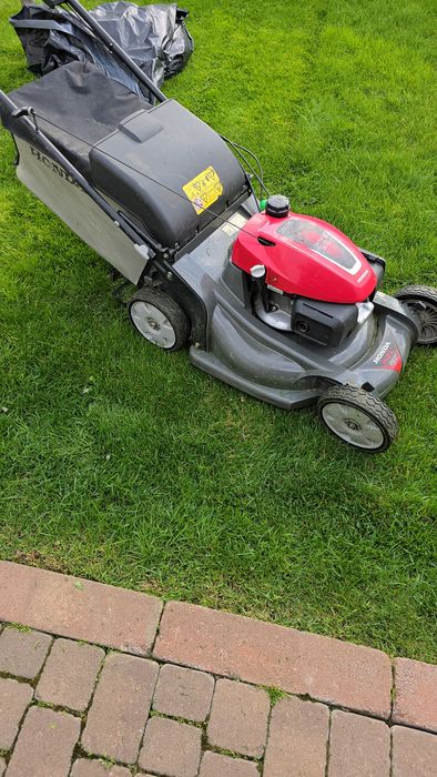 Vand  masina de tuns iarba honda hrx537