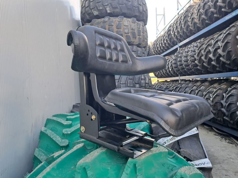 Scaun negru nou pentru tractor U-445;U-650 cu reglaj triplu si amortizor