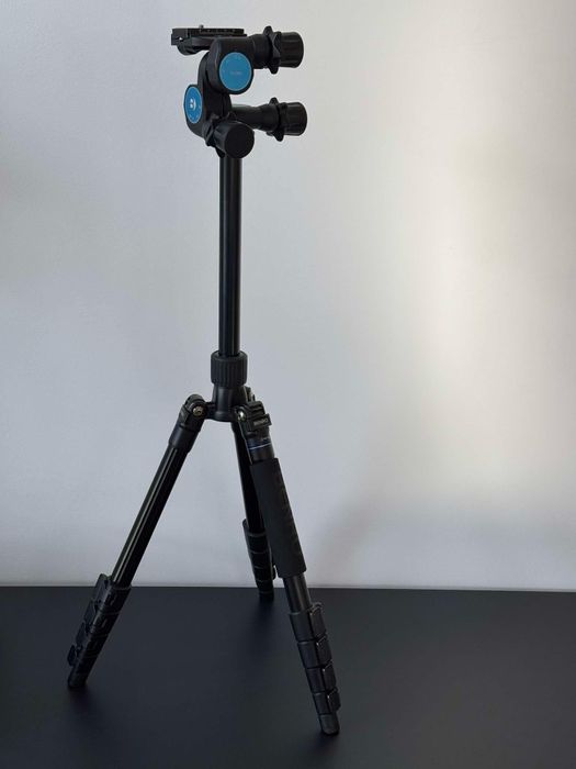 Алуминиев статив Benro и Трипозиционна глава с предавки