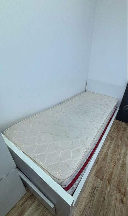 Pat cu saltea. Pentru o persoana