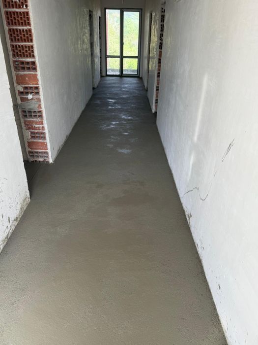 Машинно полагане на подови замазки