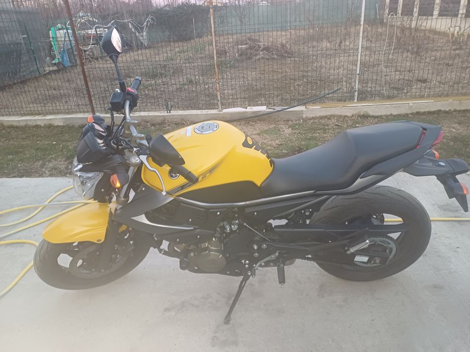 Motocicleta  yamaha  xj6