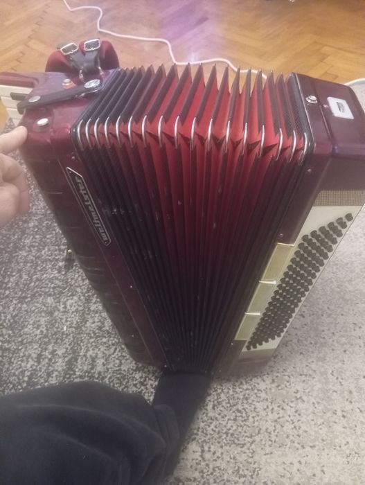Vând acordeon weltmeister