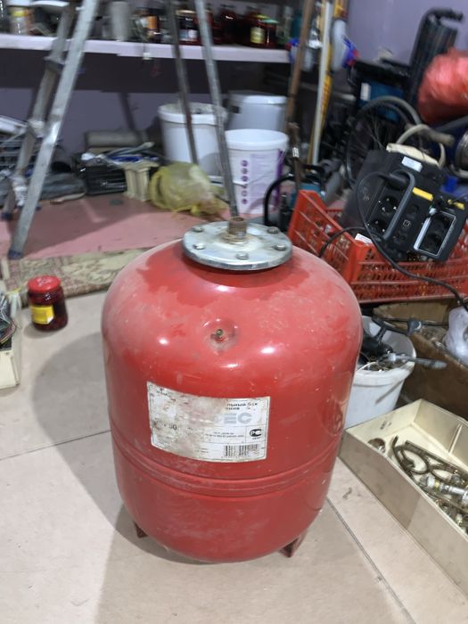 расширительный бачок с мембранной