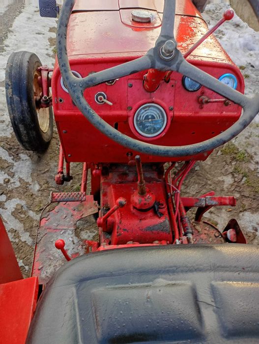 Vând tractor mccormick b 275