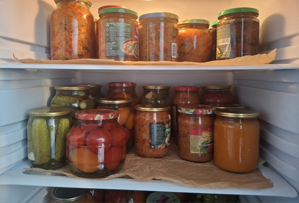 Соленья,огурцы, помидоры, салаты