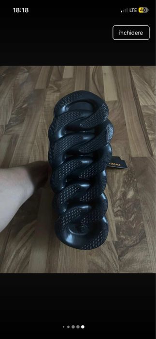 Versace chain reaction