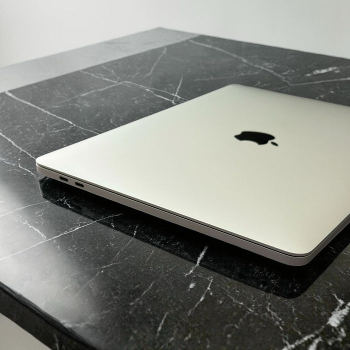 13.3’ Macbook Pro 13 2019/Core i7/16GB Ram/512GB SSD