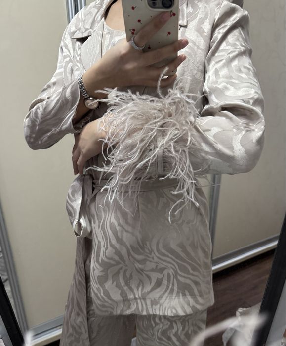 Платье золтистого цвета