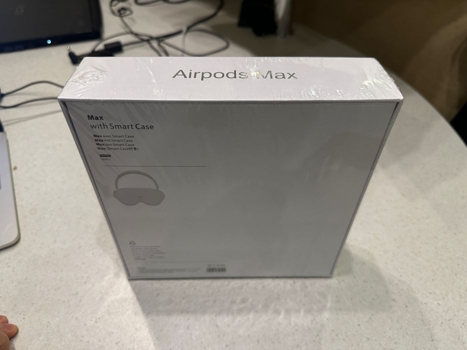 AirPods Max with Smart Case