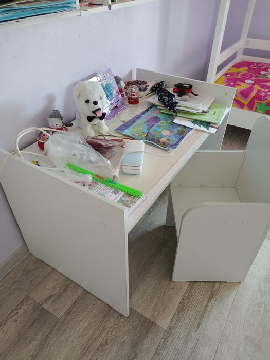 Продам стол и стул для школьника 1-3 класс