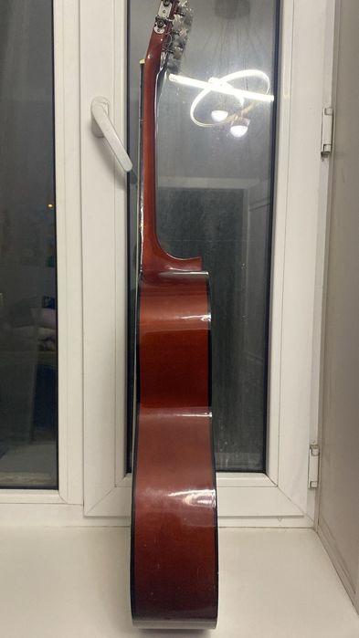 Продам гитару в хорошем состоянии