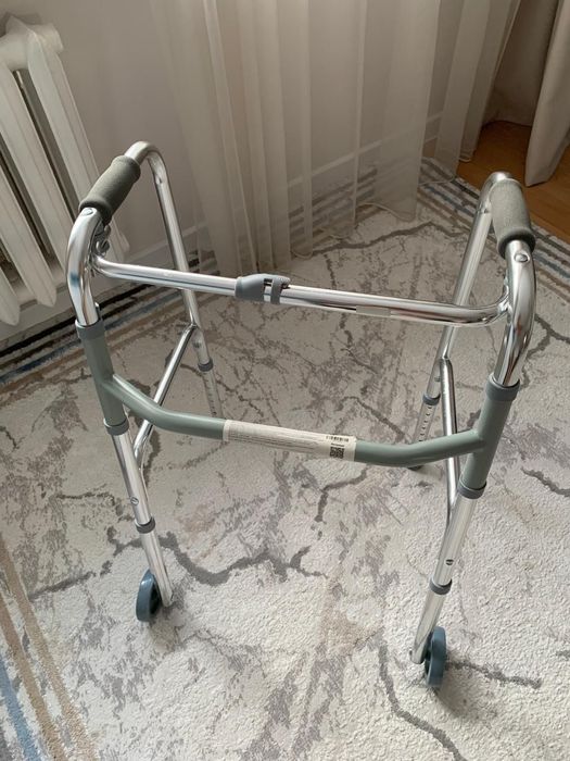 Продам ходунки в отличном состоянии