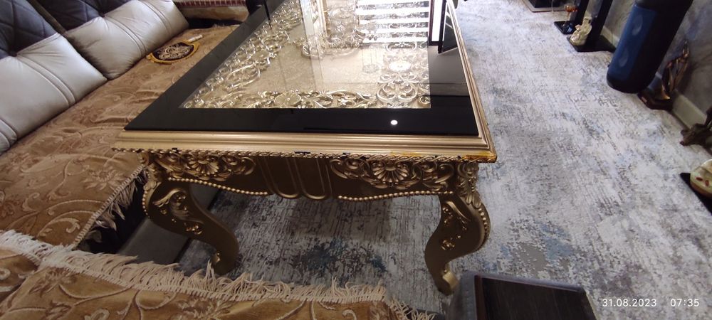 Стол гостинный сотилади