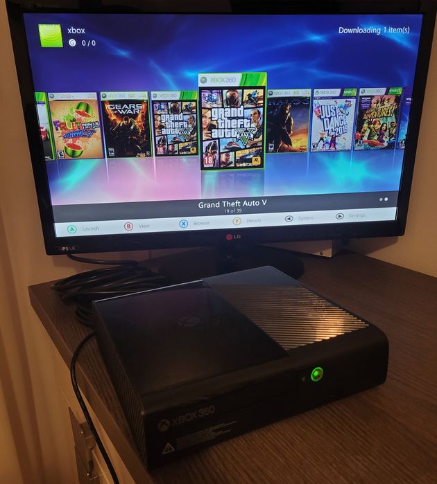 Xbox 360e modat software 500GB