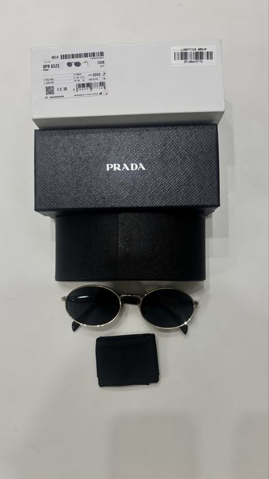 Prada очки солнцезащитные