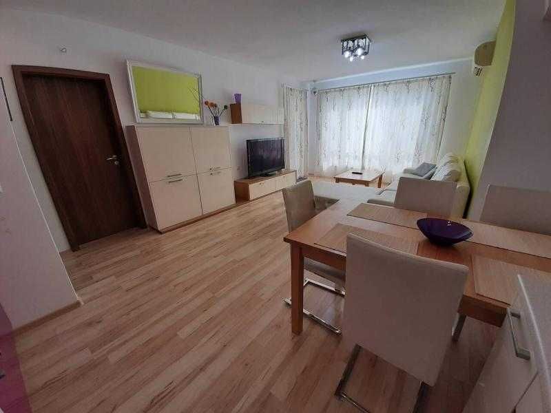 Луксозен двустаен апартамент в Лазур