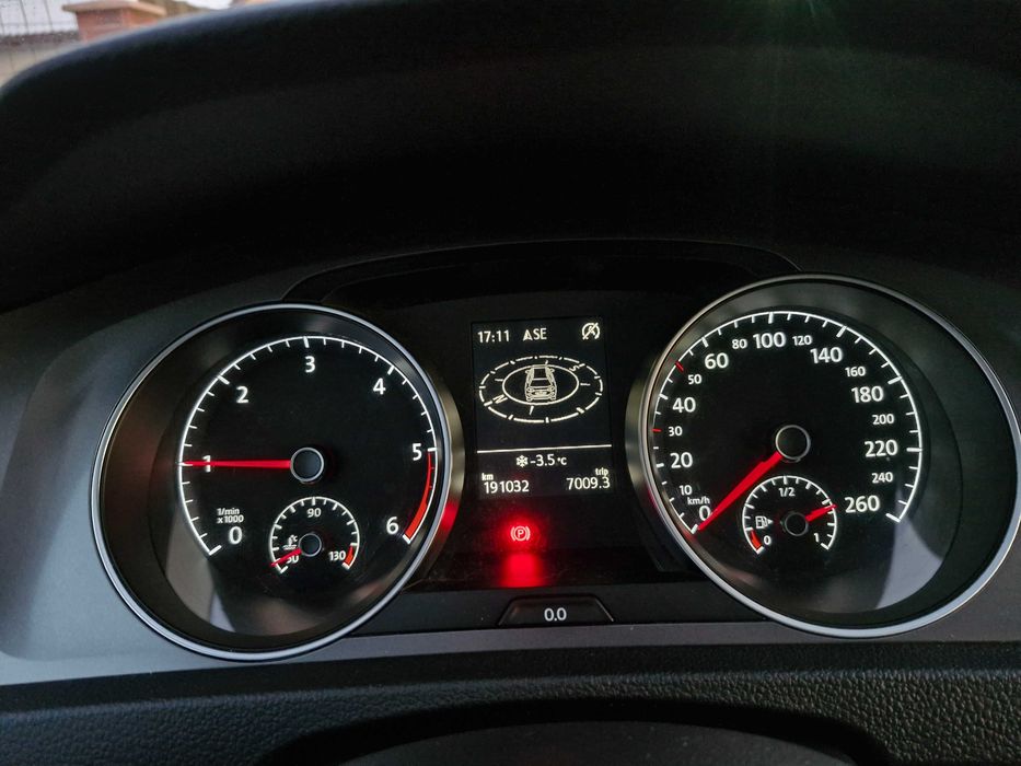 Vând  Golf 7 ,unic proprietar Romania ,191000 km în creștere.