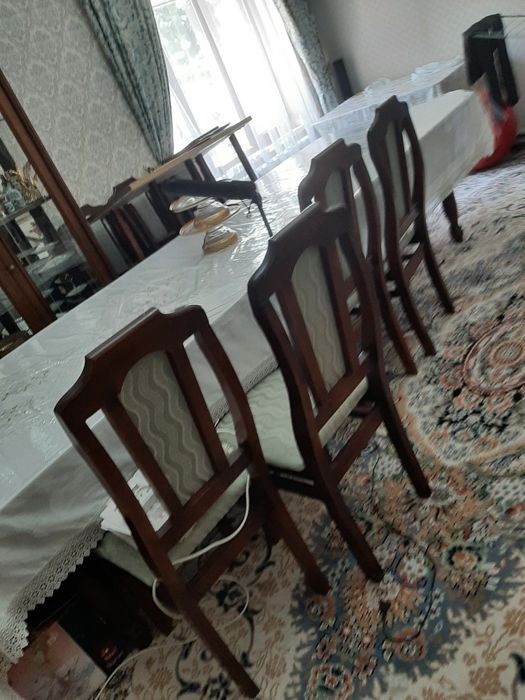 Стол и стулья  дерево