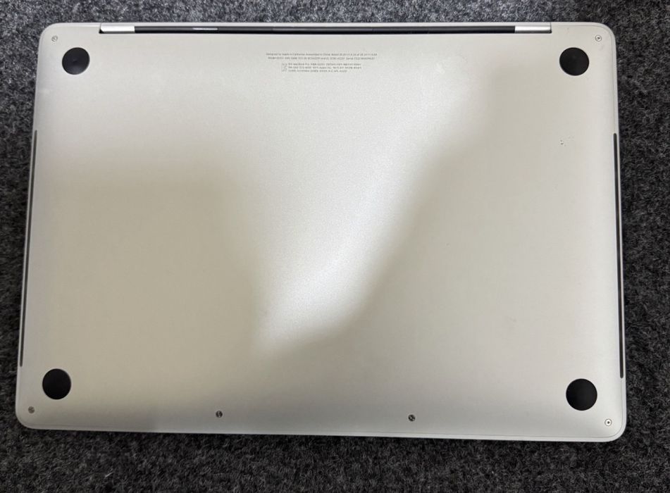 Apple MacBook Pro 13" Intel Core i7 i7-8559U