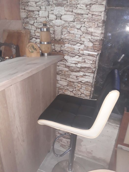 Кожени бар столове