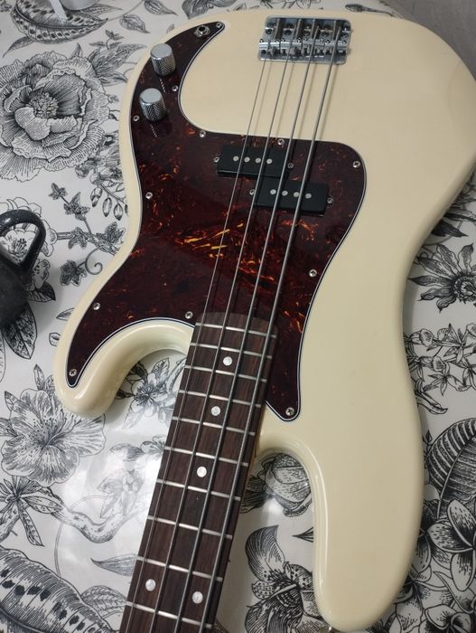 Продам Squier p bass