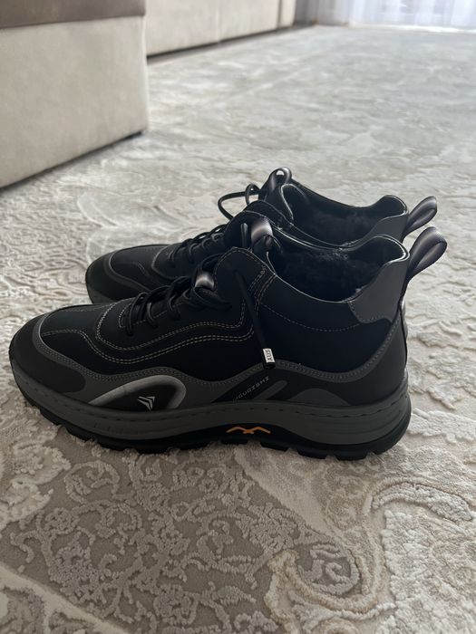 Продажа Кроссовок